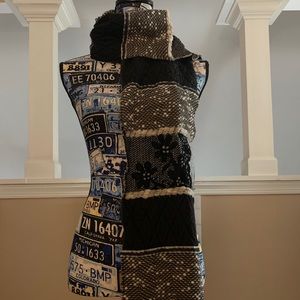 Guillaume de Mona Scarf